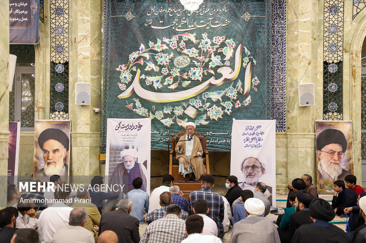 آیت الله بهجت با مجاهدت و تهذیب نفس تجلی بندگی و خلیفه اللهی بود - خبرگزاری سفیر افلاک | اخبار ایران و جهان